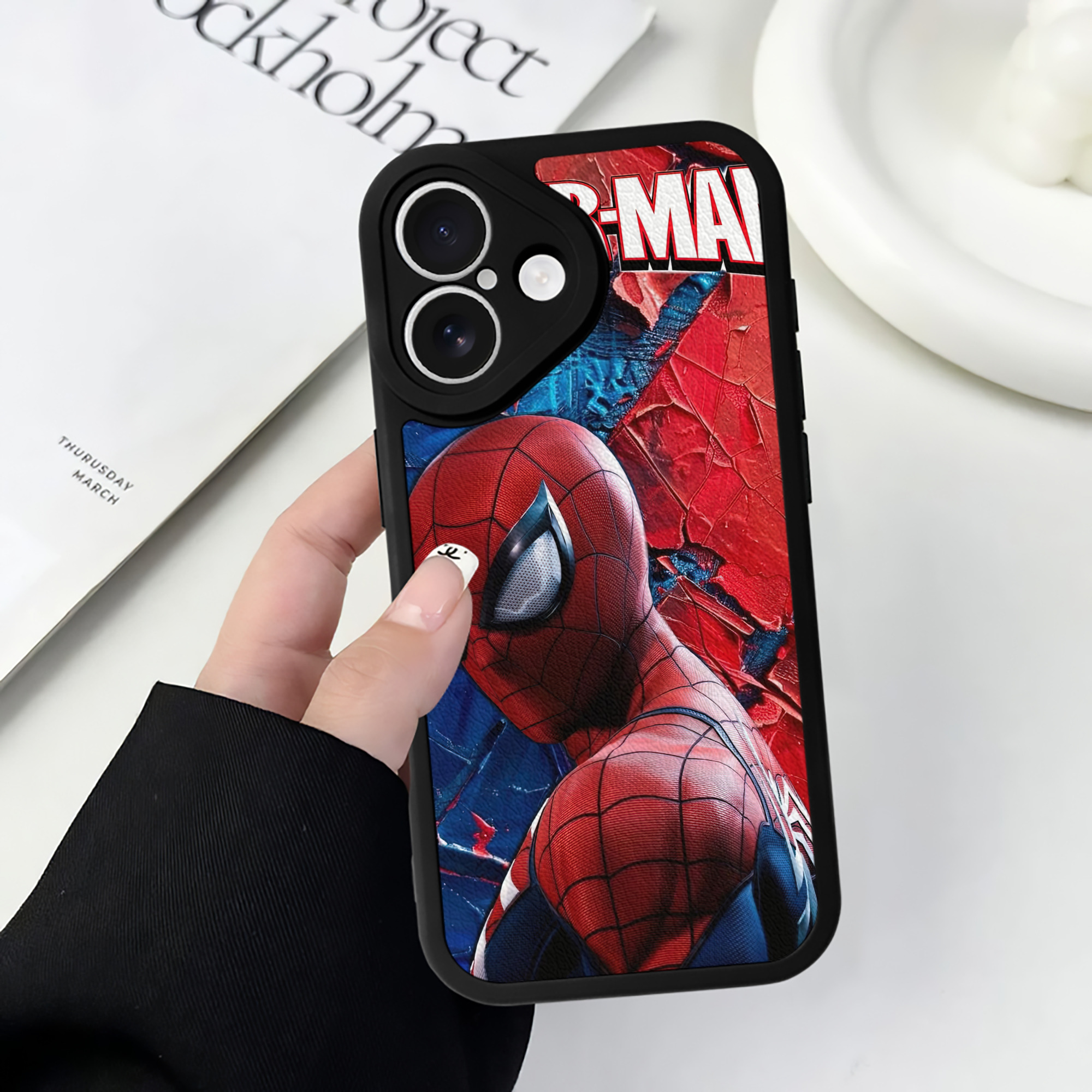 （画像用） Spider Man スパイダーマン 【iPhone 16シリーズ対応】シリコンスマホケース（レザー調） 材質：シリコン